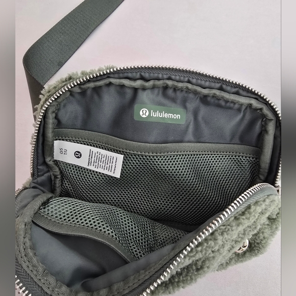 Lululemon Everywhere Belt Bag Fleece Large 2L Light Green Sherpa Fannypack - Picture 7 of 12